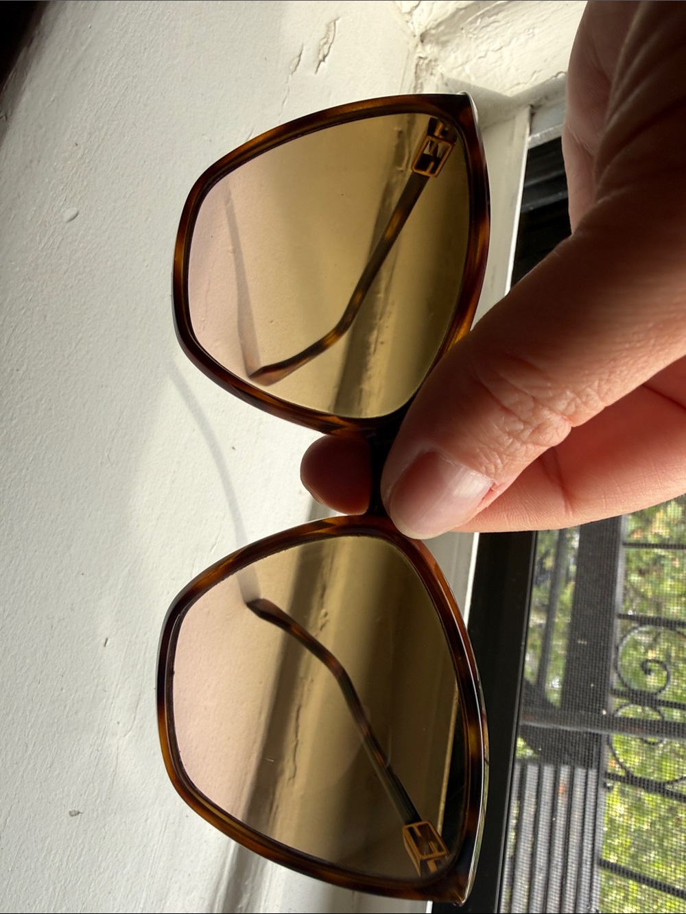 Fendi  Sunglasses - Picture 5 of 16